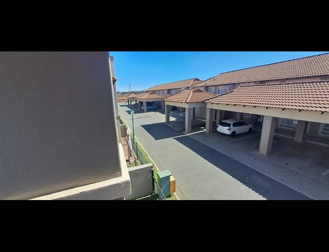 2 BEDROOM TOWNHOUSE FOR SALE IN VAN DYK PARK